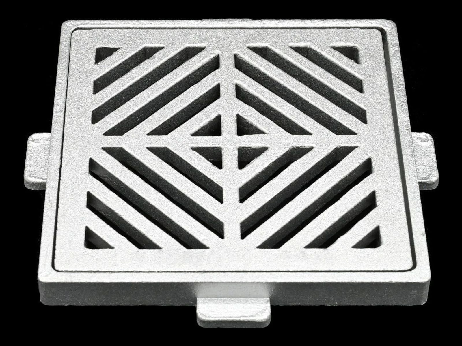 Chiusino con telaio rigato in alluminio pressofuso